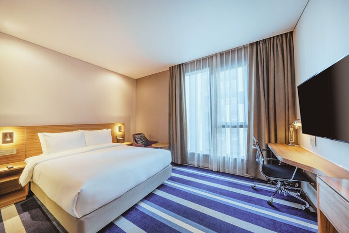 Room 2 of 61