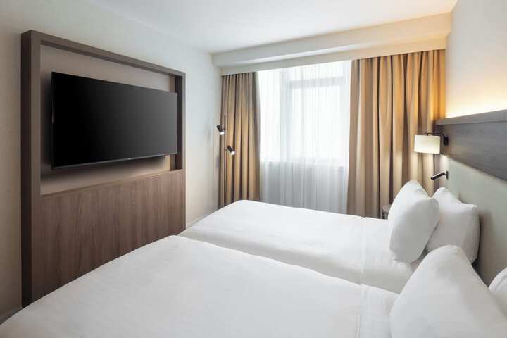Room 4 of 14