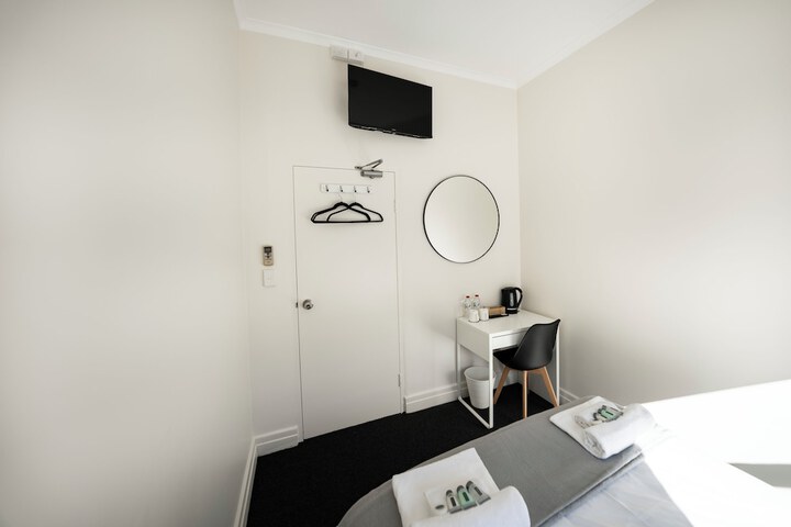 Room 2 of 22