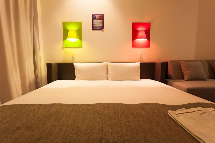 Room 13 of 43