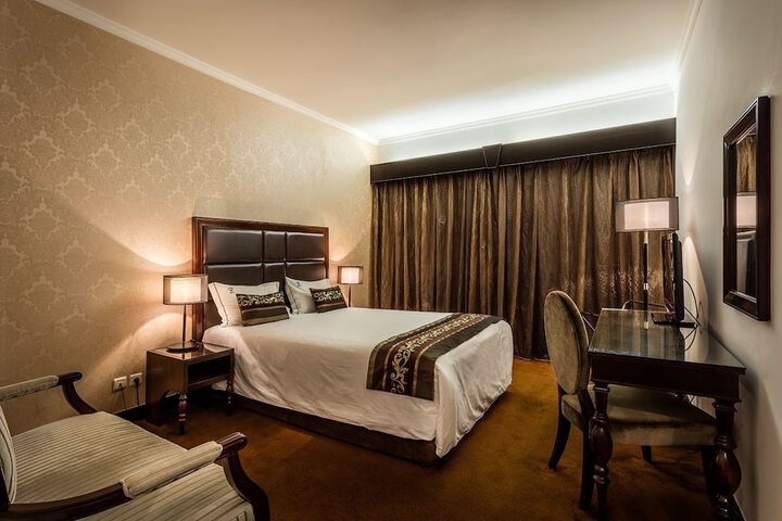 Room 8 of 48