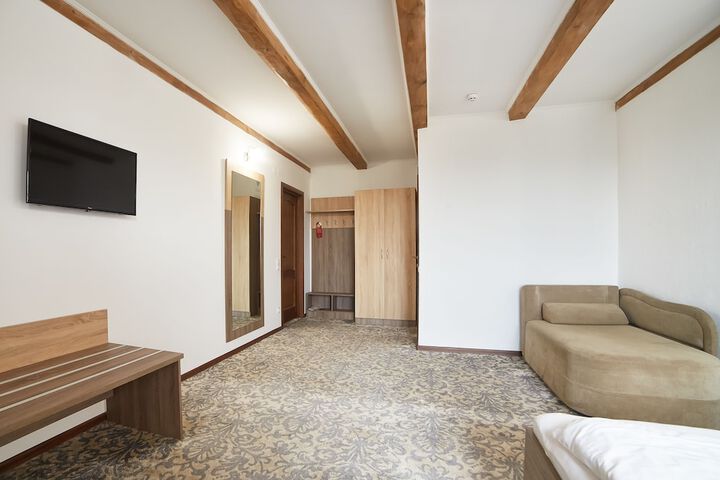 Room 10 of 46