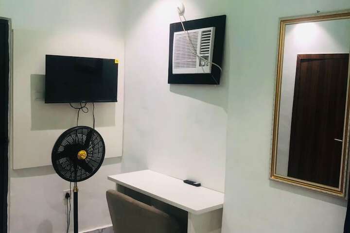 Room 16 of 24