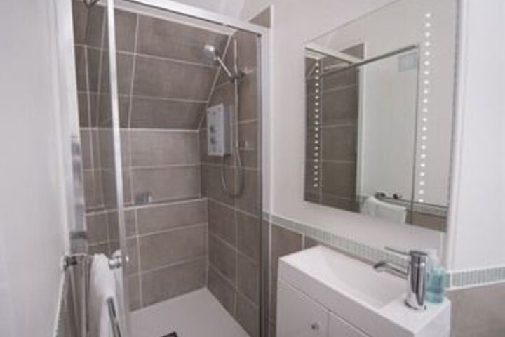 Room 2 of 17