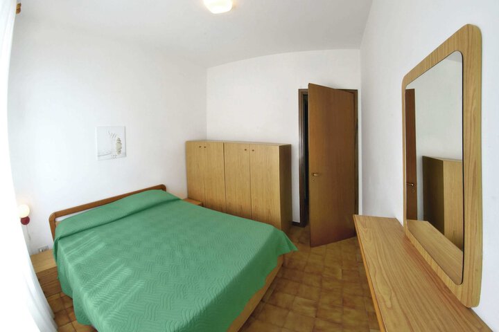 Room 16 of 85