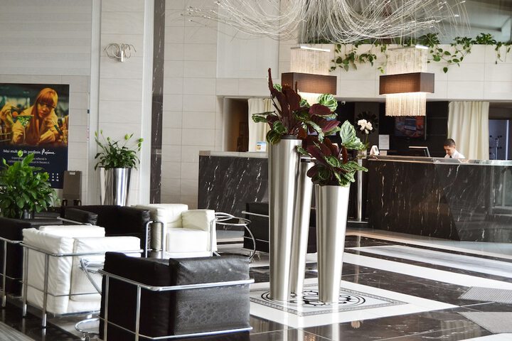 Entrance & Lobby