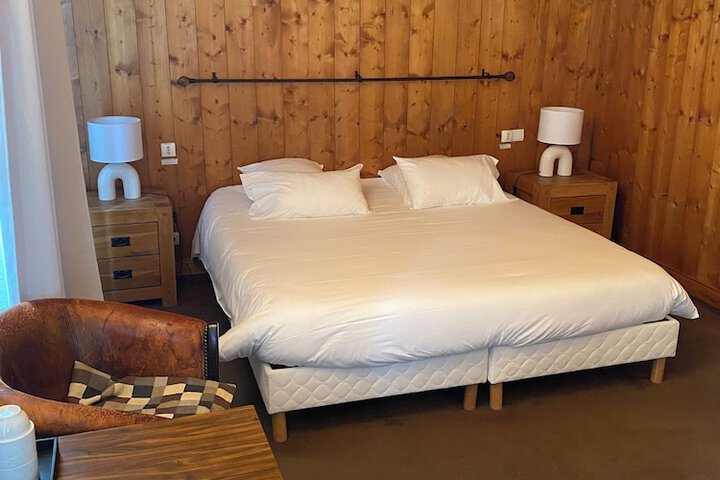 Room 10 of 30
