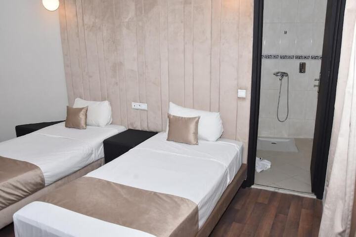 Room 7 of 48
