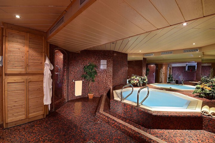 Spa 26 of 43