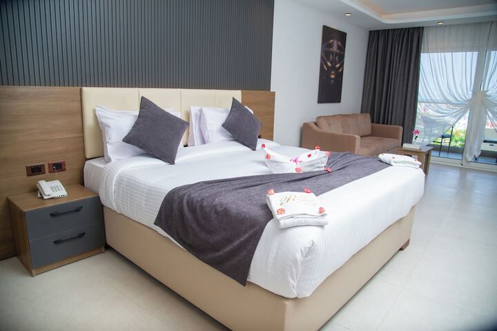 Room 2 of 63