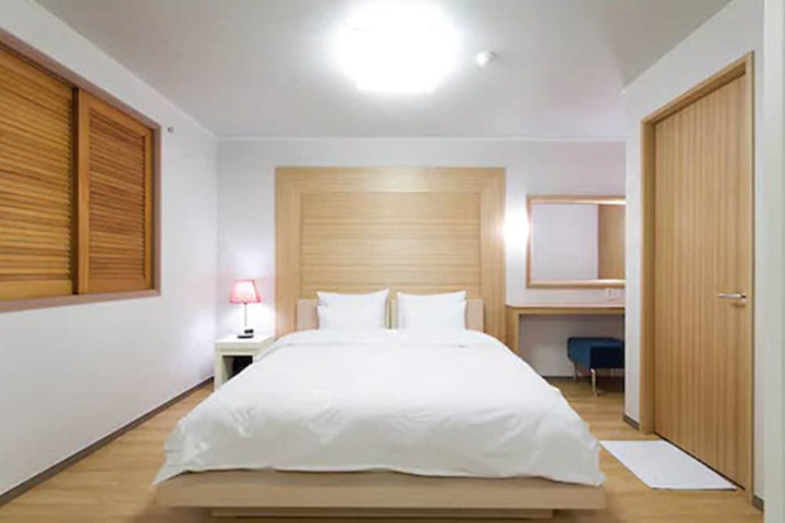 Room 25 of 68