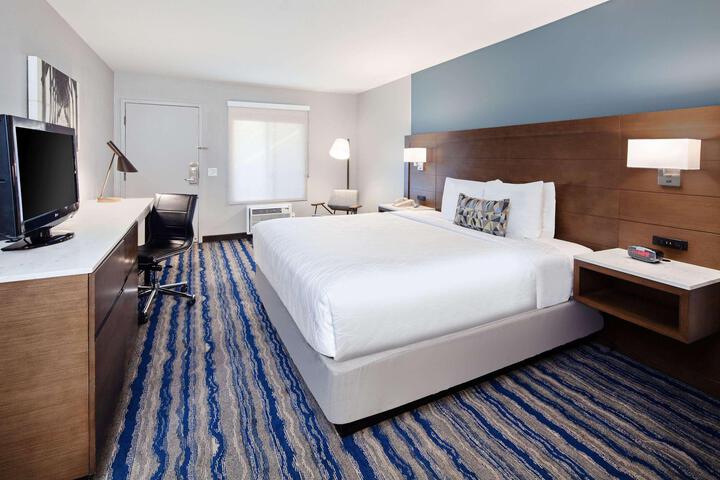 1 King Bed (10 of 12)