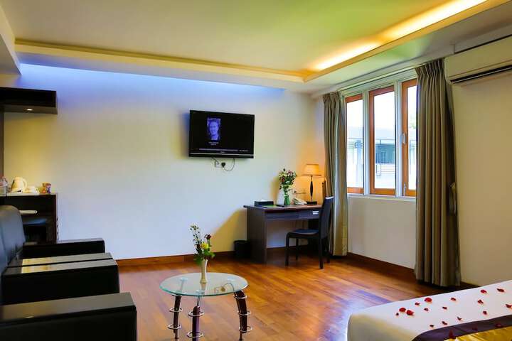 Room 5 of 78