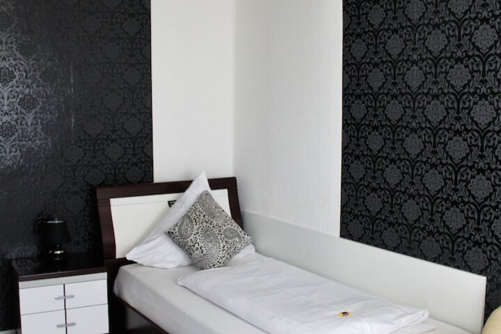Room 5 of 36