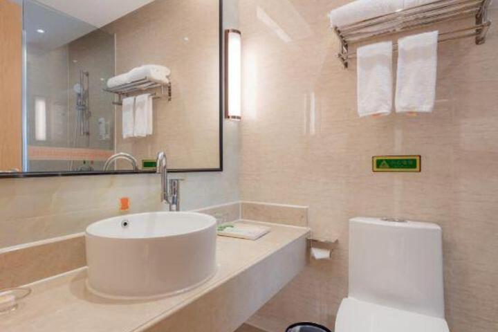 Vienna International Hotel (Shantou Jinhong Highway)