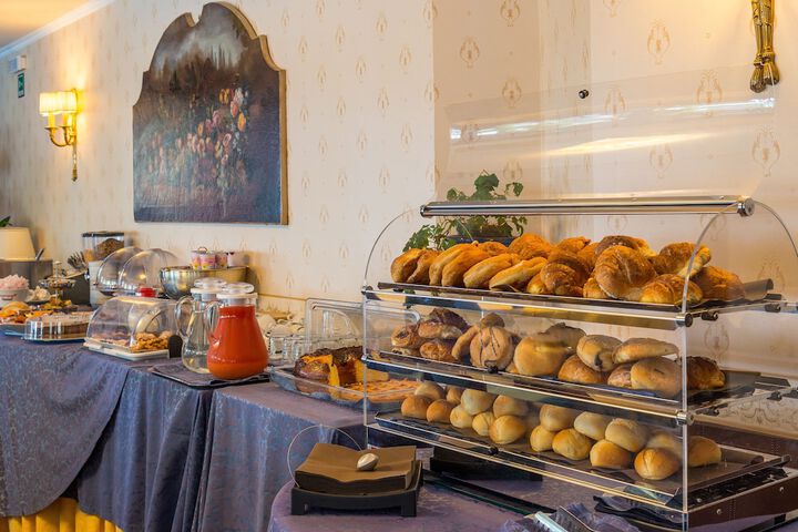 Breakfast/Coffee Service 22 of 37