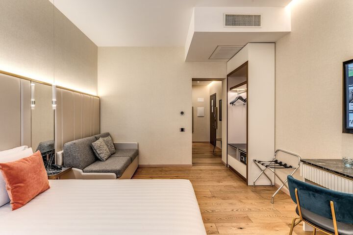 Room 44 of 114