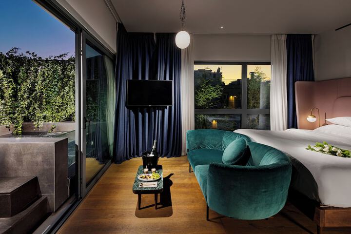 Room 6 of 53