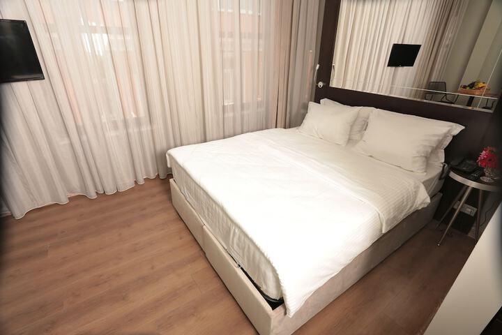 Room 15 of 93