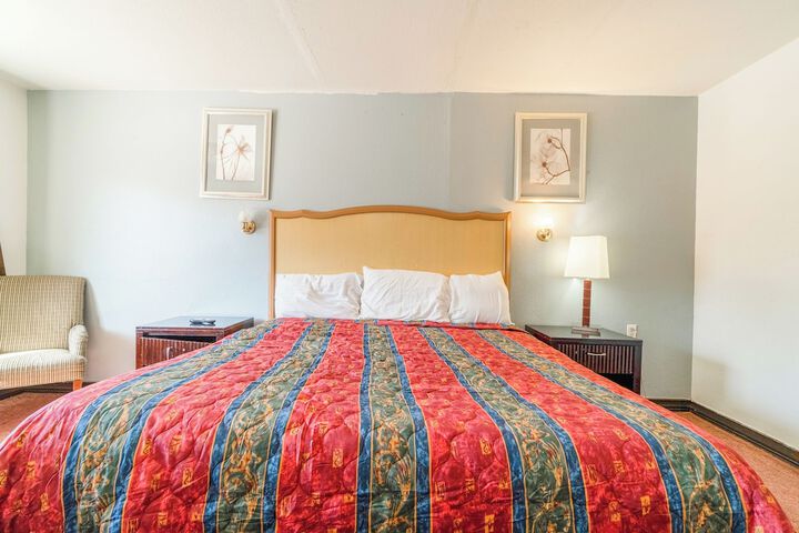 Room 28 of 124