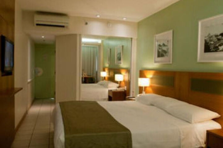 Room 4 of 7