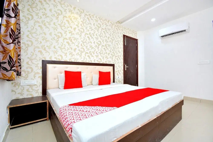 Room 2 of 16