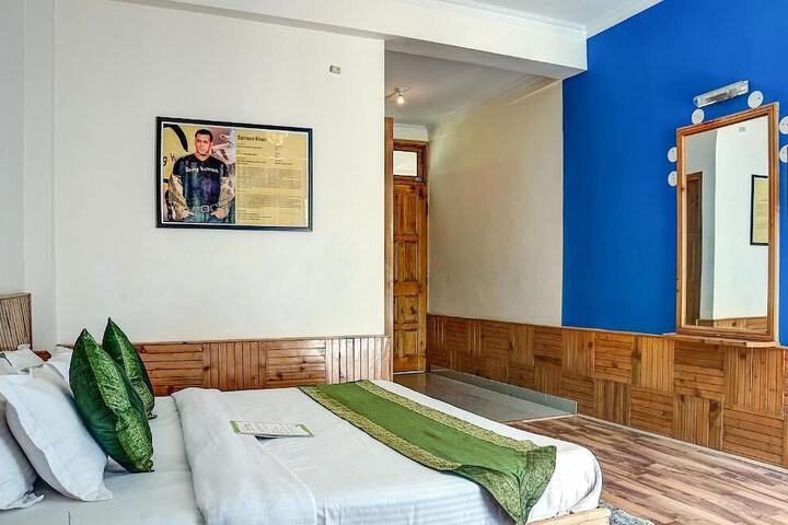 Room 6 of 30