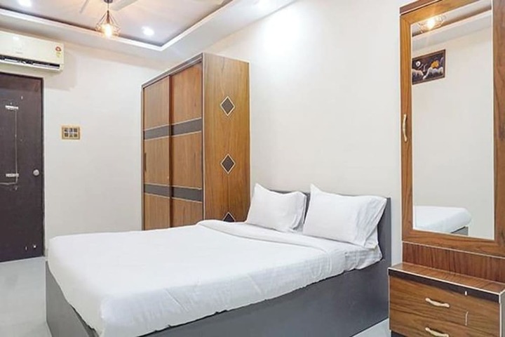 Room 12 of 30