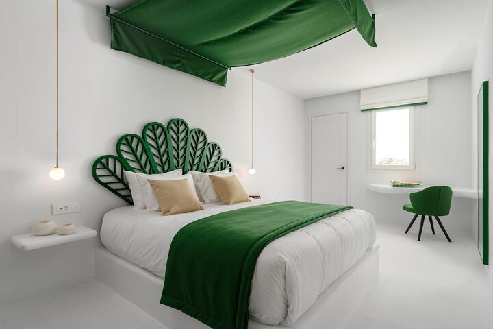 Room 20 of 142