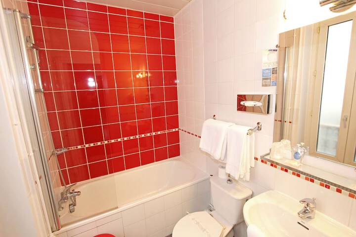 Room 8 of 25