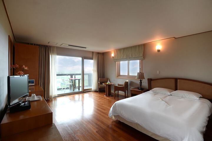Room 26 of 49
