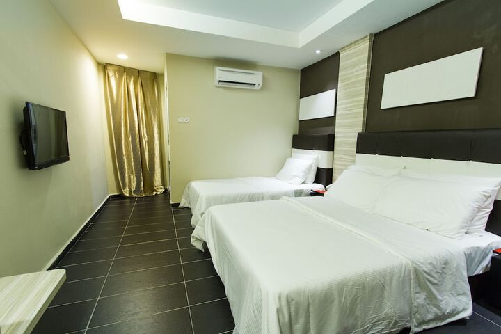 Room 12 of 15