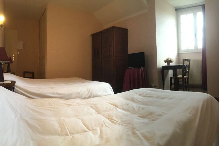 Room 3 of 7