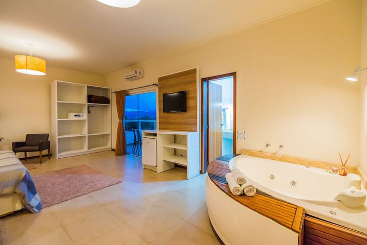 Jetted tub