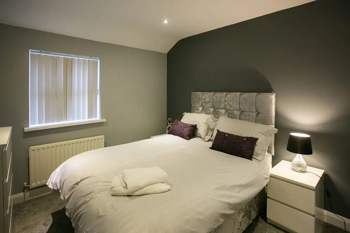 Room 4 of 12