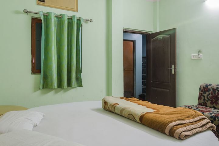 Room 3 of 20