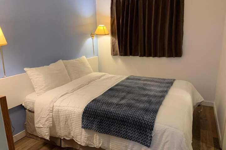 Room 17 of 99
