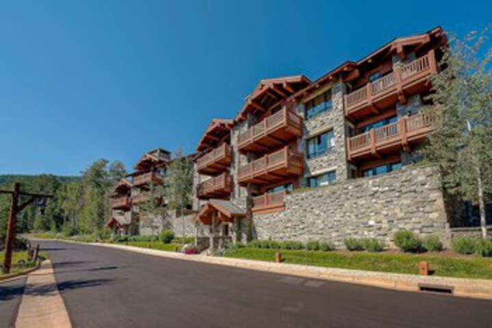 Hummingbird Retreat - Four Bedroom Townhome