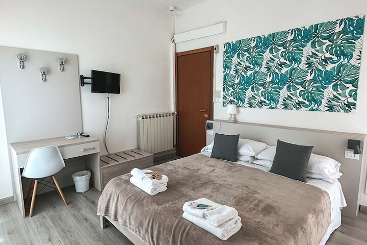 Room 10 of 60