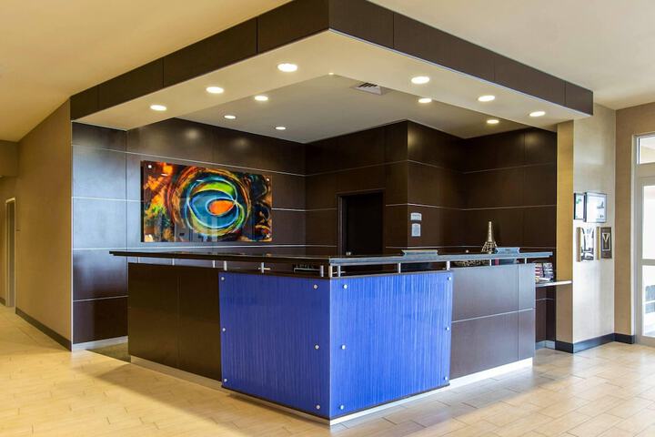 Entrance & Lobby