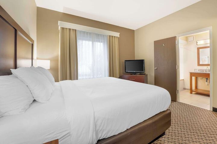 Efficiency Suite King Bed (8 of 9)