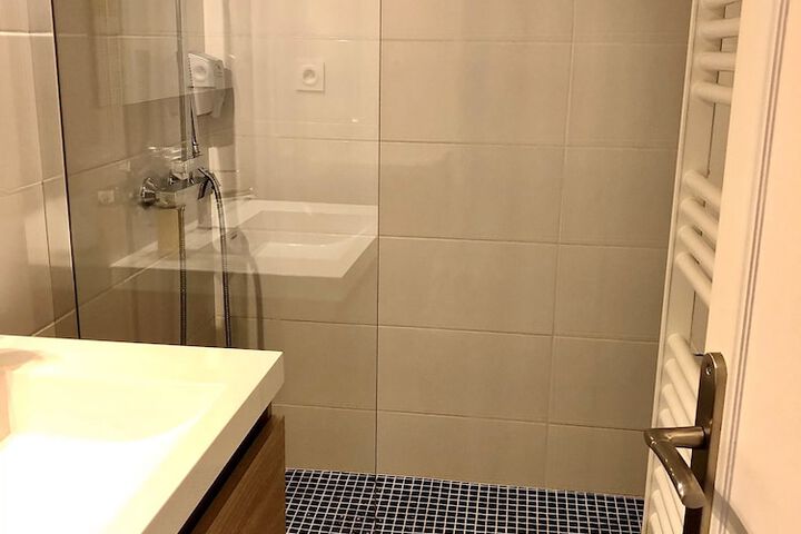 Room 50 of 74