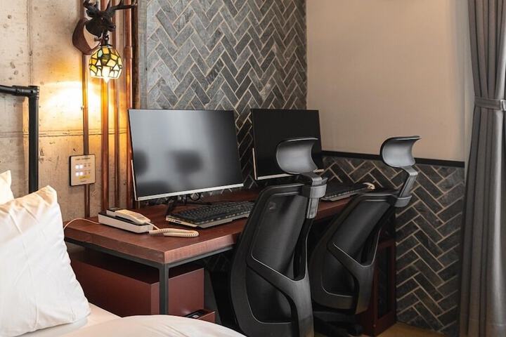 Room 8 of 61