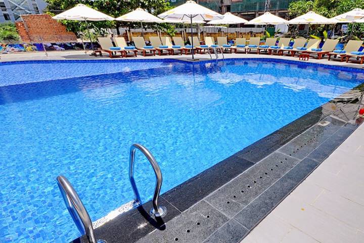 Pool 28 of 65