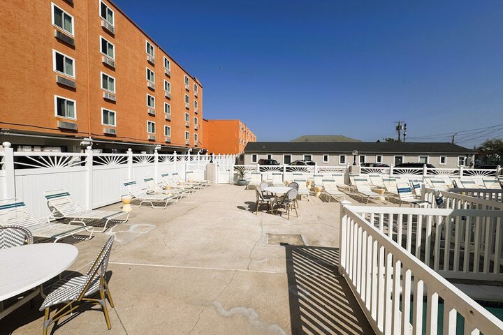 Sundeck 70 of 73