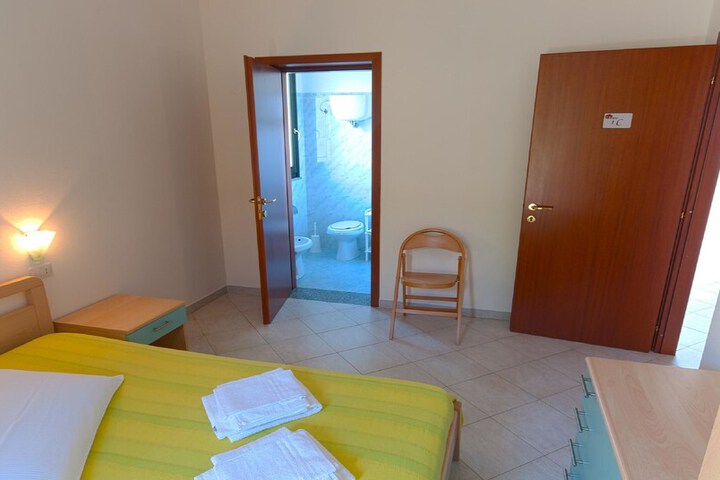 Room 5 of 21