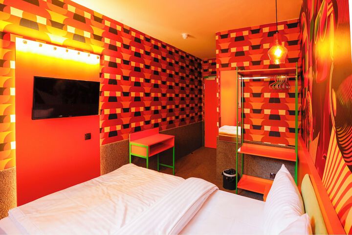 Room 17 of 18