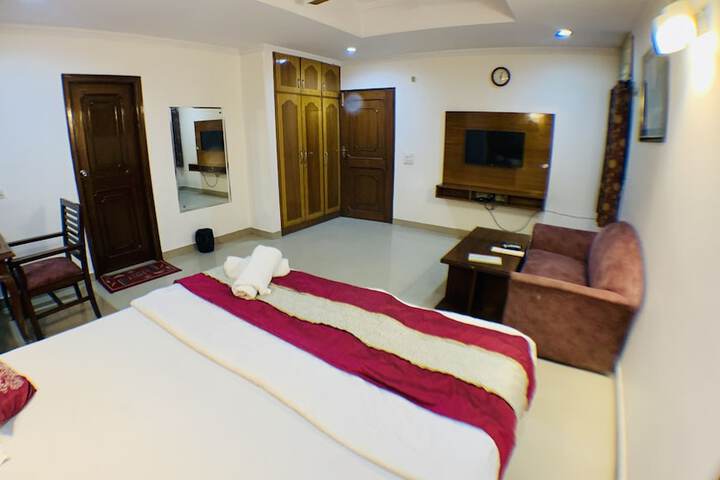 Room 13 of 71