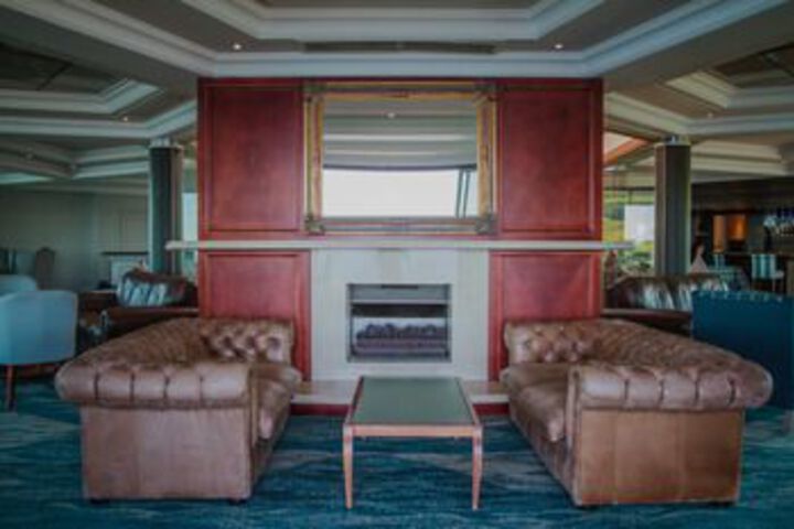 Lounge 43 of 75