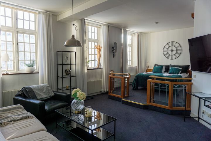 Room 10 of 50